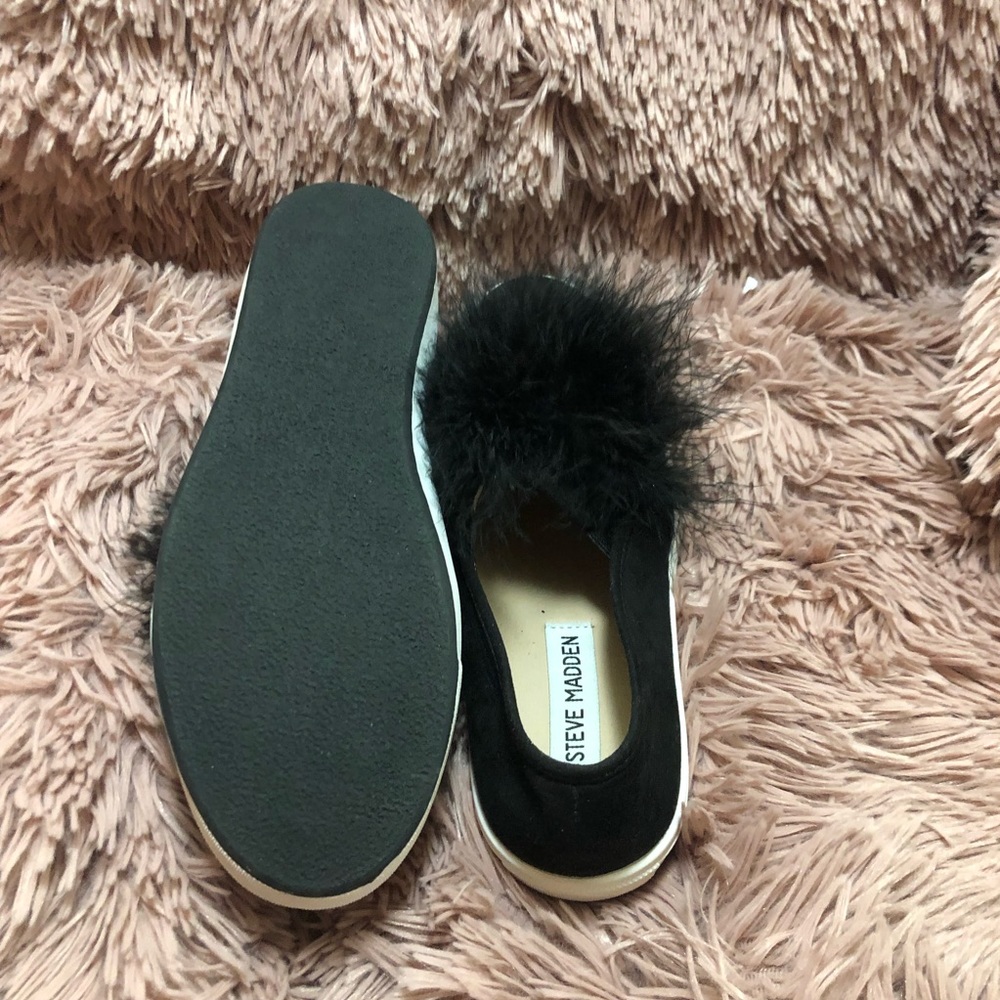 Steve Madden black slip on sneaker.The shoes are Perfect no tear or rips - Picture 3 of 5